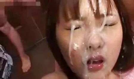 Làm tình xem sec gai gia với một người không bao giờ hài lòng trên ghế da.