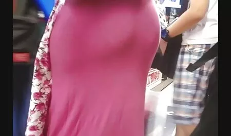 Cô gái có vui vẻ với múa thoát sec du ba gia y