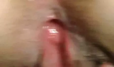 Hai mulatto sec ba gia my thay phiên nhau mút dương vật người bạn
