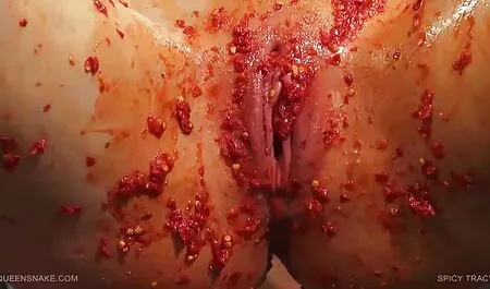Cô gái với lưỡi xỏ liếm xem sec gai gia boner bạn gái trên sàn nhà