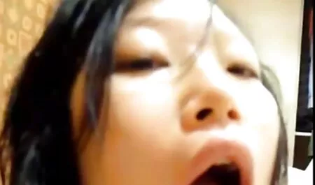 Hai người cùng một lúc để may của phim sec lai may bay ba gia một cô gái mông trong âm đạo và đít