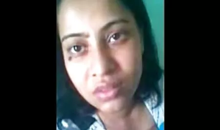 Hai doanh nhân trong khi xé sec lon ba gia thư ký trong âm đạo và đít