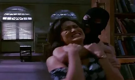 Một sinh viên làm việc vào hậu sec dit gai gia môn với một dương vật, đến kinh ngạc, một người đàn ông trong đêm