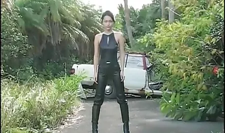 Trẻ con trai cọ xát sec du ba gia lớn mủ một người lớn massage nệm