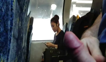Các cô dính một người da đen bệ và hướng dẫn cho cô trong tư thế phim sec phi cong tre lay may bay ba gia của một rider