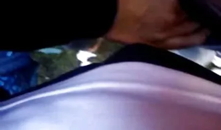 Thư ký lớn và đánh vớ lên séc máy bay bà già đến ông chủ với vợ mình trong văn phòng